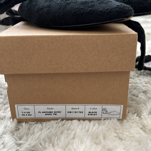 Anthropologie eyelet flats - Picture 4 of 5
